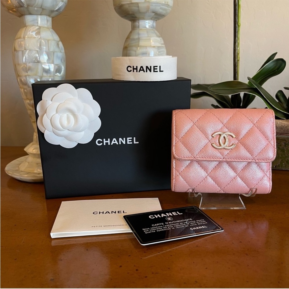 🌸 RARE 🌸 CHANEL 2019 Iridescent Caviar Quilted Small Flap Wallet Rose Pink